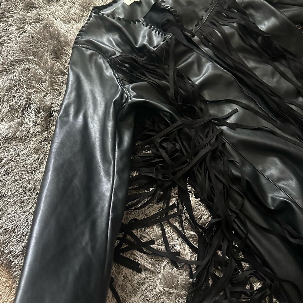 Elegant Black Leather Fringe Jacket - Picture 6 of 6